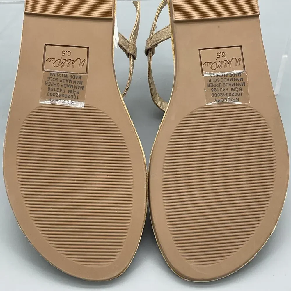 NEW Wild Pair Women’s Krisleyy Thong Sandals Gold Size 6.5M